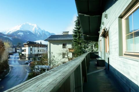 Balcony/Terrace, Mountain view, Street view