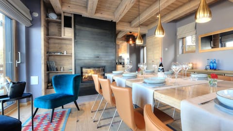 Dining area, Mountain view, Family