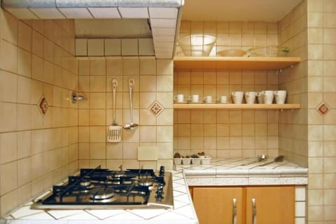 Kitchen or kitchenette, pet friendly, stove