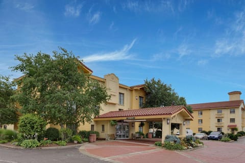 La Quinta Inn by Wyndham Pittsburgh Airport Hotel in Moon Township