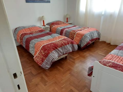 VILLA VIDA - No se aceptan grupos de jóvenes House in Mar del Plata