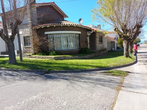 VILLA VIDA - No se aceptan grupos de jóvenes House in Mar del Plata