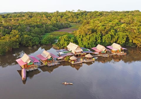 Property building, Day, Natural landscape, Bird's eye view, Canoeing, River view