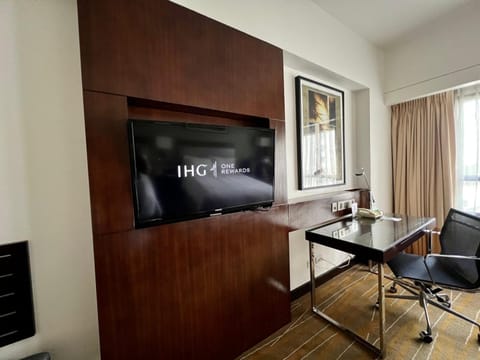Holiday Inn & Suites Makati, an IHG Hotel hotel in Pasay