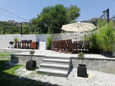 Patio, BBQ facilities