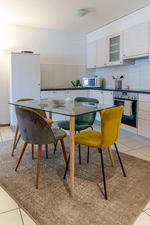 Dining area, kitchen