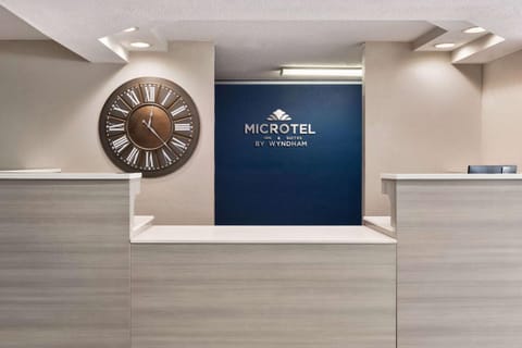 Microtel Inn & Suites by Wyndham Florence/Cincinnati Airpo Hotel in Florence