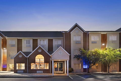 Microtel Inn & Suites by Wyndham Florence/Cincinnati Airpo Hotel in Florence