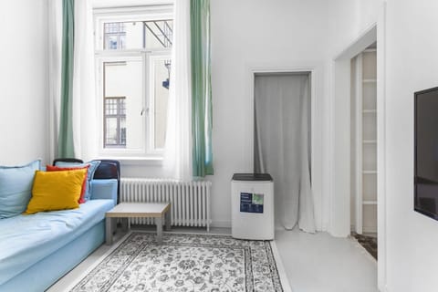 Bed, TV and multimedia, Living room, Photo of the whole room, Seating area, Evening entertainment, Bedroom, internet