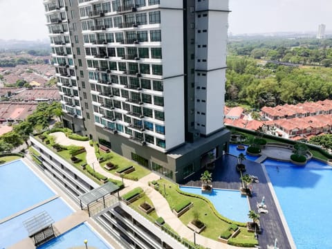 Bird's eye view, Pool view