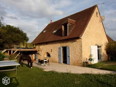 Gîte-L'Ange Blanc 20 personnes Bed and Breakfast in Centre-Val de Loire