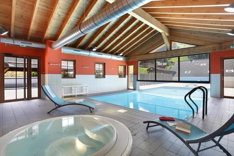 Hot Tub, Swimming pool