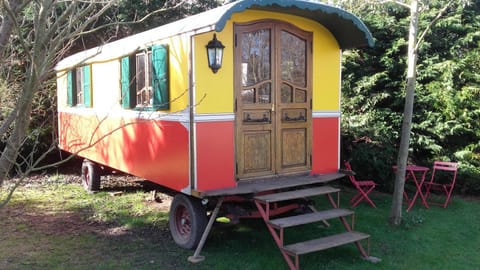 Les Roulottes de la Baronnie Bed and Breakfast in St-Malo