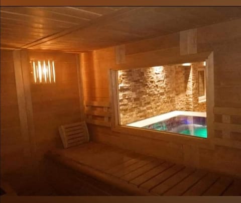 Hot Tub, Sauna