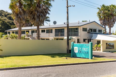 Facade/entrance, Property logo or sign, Street view