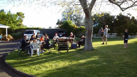 Spring, People, BBQ facilities, Garden, View (from property/room), Other, Seating area, Area and facilities, group of guests