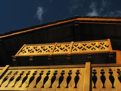 Facade/entrance, Balcony/Terrace