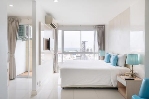 Bed, Sea view