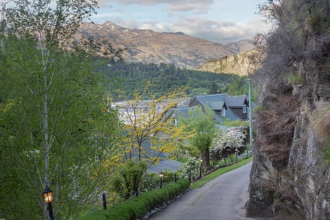 Trelawn Riverside Cottages Bed and Breakfast in Queenstown