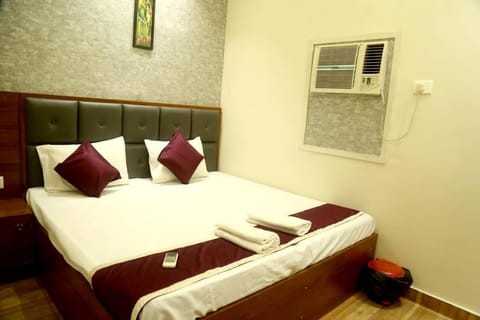 Bed, Photo of the whole room, Bedroom, air conditioner