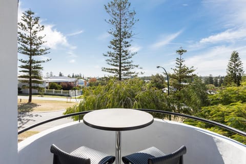 Balcony/Terrace, Garden view, Street view