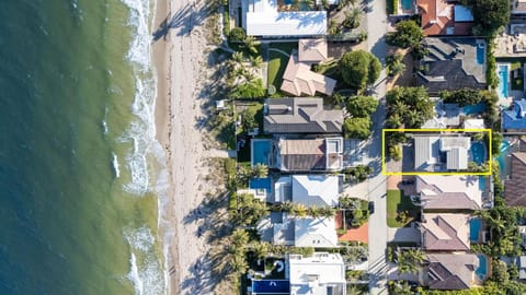 Property building, Neighbourhood, Bird's eye view, Beach, Location