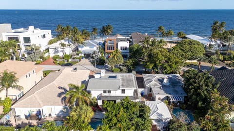 Neighbourhood, Bird's eye view, Beach, Street view, Location