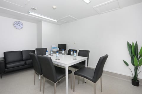 Meeting/conference room, Internal: Not applicable to any particular room