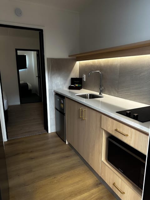 Kitchen or kitchenette, minibar, pet friendly, stove