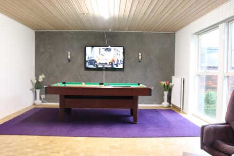 Communal lounge/ TV room, Billiard