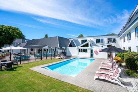 Property building, Swimming pool, Swimming pool