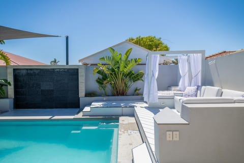 Mindarie Retreat Bed and Breakfast in Perth