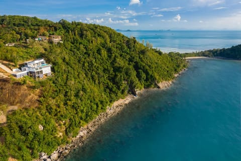 Fabuleuse villa Alizés vue mer, avec Staff et véhicule 4x4 Chalet in Ko Samui