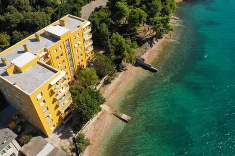 CAISA Classic Beachfront Apartment Condo in Zadar