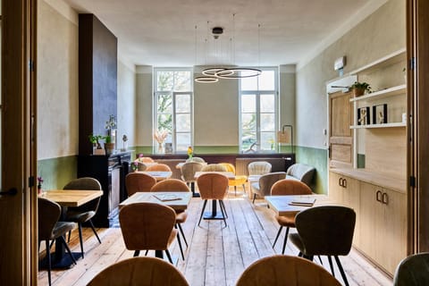 Property building, Restaurant/places to eat