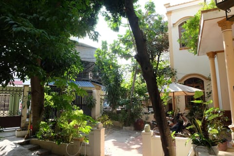 Moon house tropical garden - East side Pensão in Nha Trang