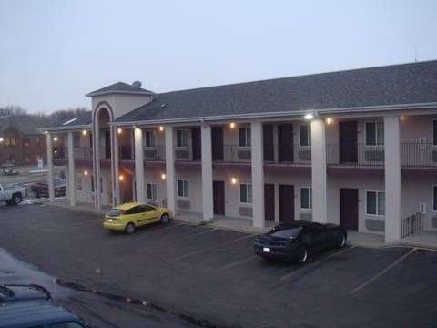 Townhouse Inn & Suites Omaha Motel in Omaha