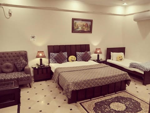 Mulberry Residence Family Rooms Alojamiento y desayuno in Islamabad