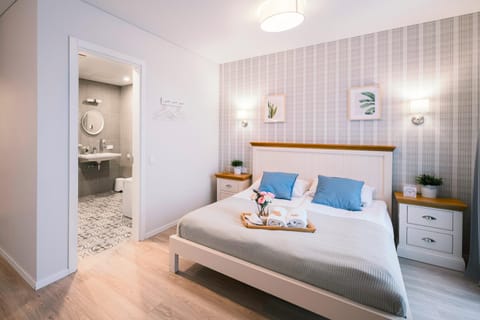 Bed, Bathroom, Bedroom, Bath, towels