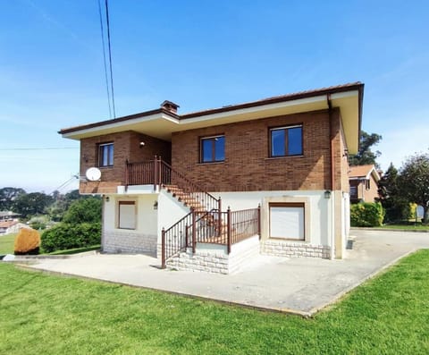 Property building, Facade/entrance, Garden, Garden view, Garden view