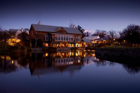 Property building, Restaurant/places to eat