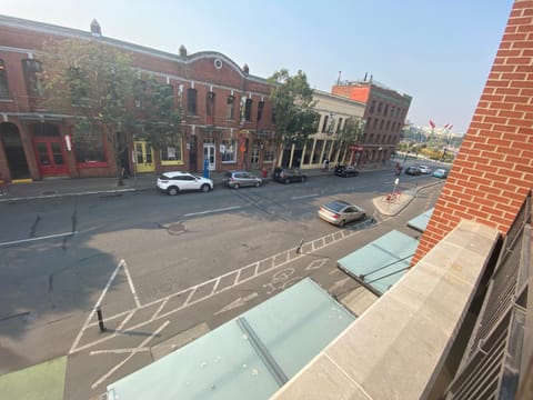 Downtown Heritage Condo with Parking Eigentumswohnung in Victoria