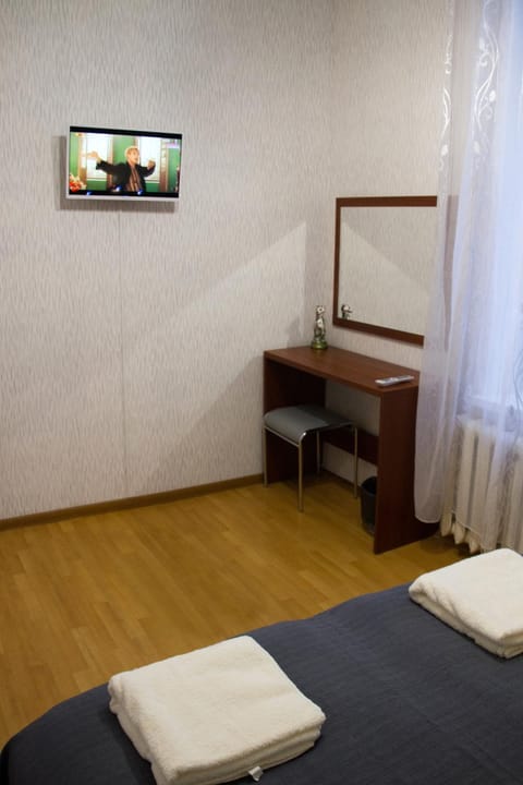 TV and multimedia, Seating area, Bedroom