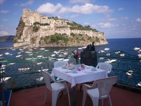 Balcony/Terrace, Landmark view