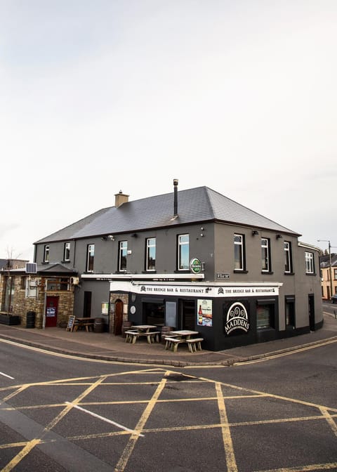 Maddens Bridge Bar & Guesthouse Übernachtung mit Frühstück in County Donegal
