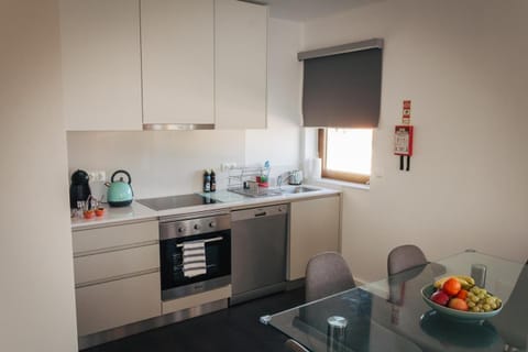 Coffee/tea facilities, Kitchen or kitchenette, Dining area