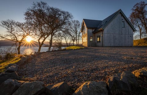 Property building, Natural landscape, Mountain view, Sea view, Sunrise