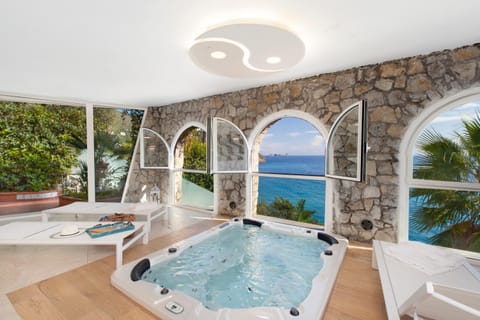 Hot Tub, Spa and wellness centre/facilities, Sea view