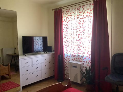 Poppy Flower Apartment Apartamento in Budapest