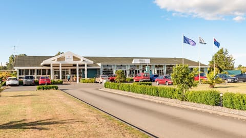 Property building, Facade/entrance, View (from property/room), Street view, Parking